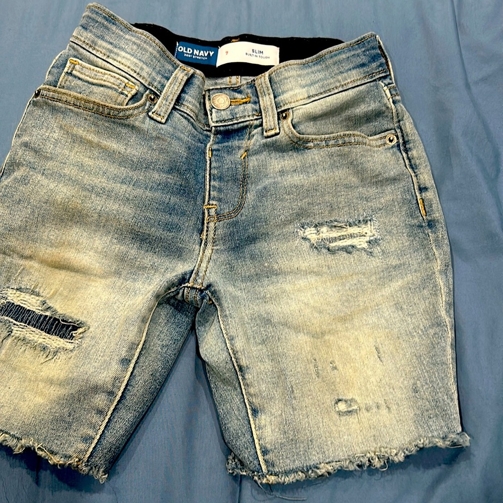 Get me used Old Navy slim 360 stretch size 7 jean shorts